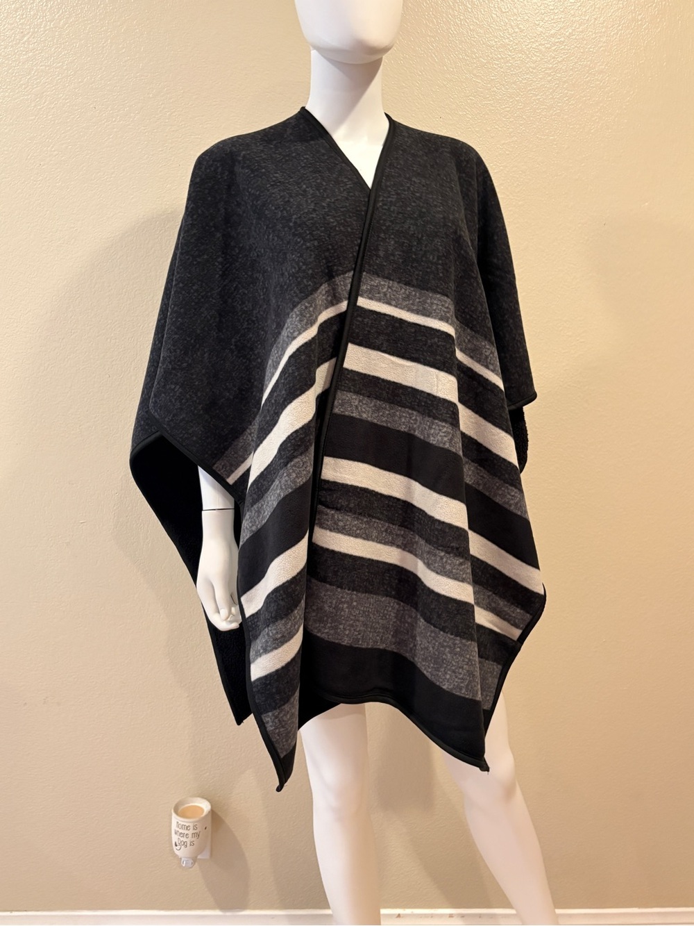 Ike Behar Plush Fleece Blanket Wrap Poncho Black Grey Reversible Heavyweight
